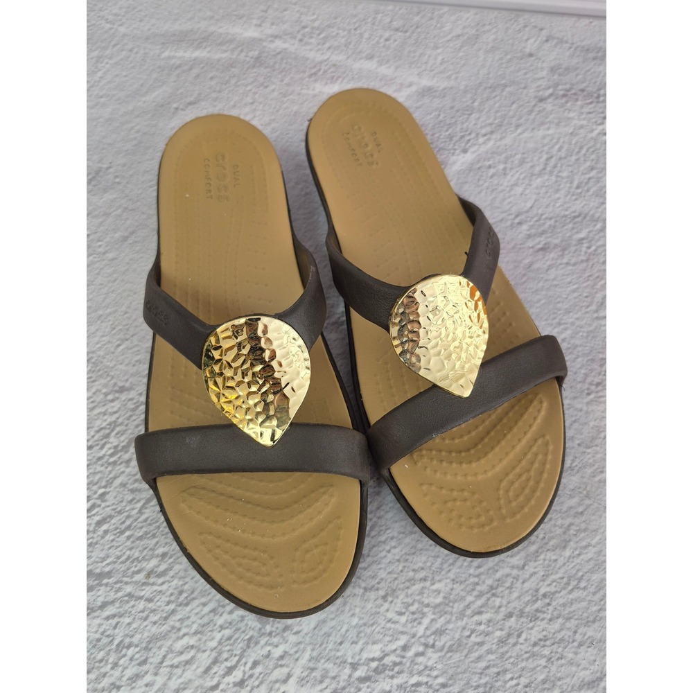Crocs Sanrah Hammered Circle Wedge Sandals Womens 7 Espresso Brown Gold Slide - Picture 8 of 11